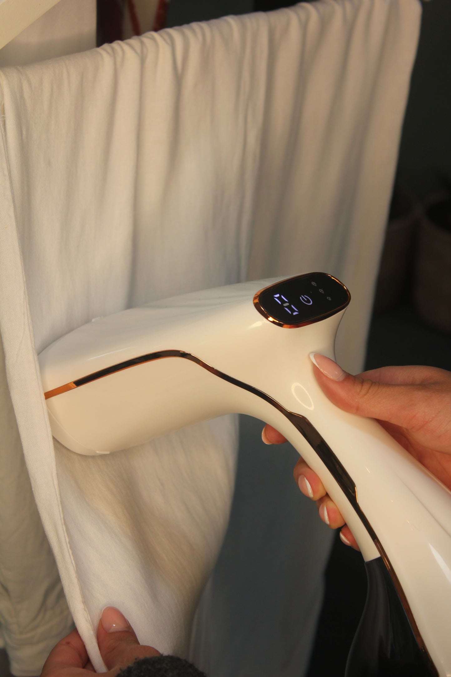 Tøjdamper GO – Effektiv steamer med LCD-display