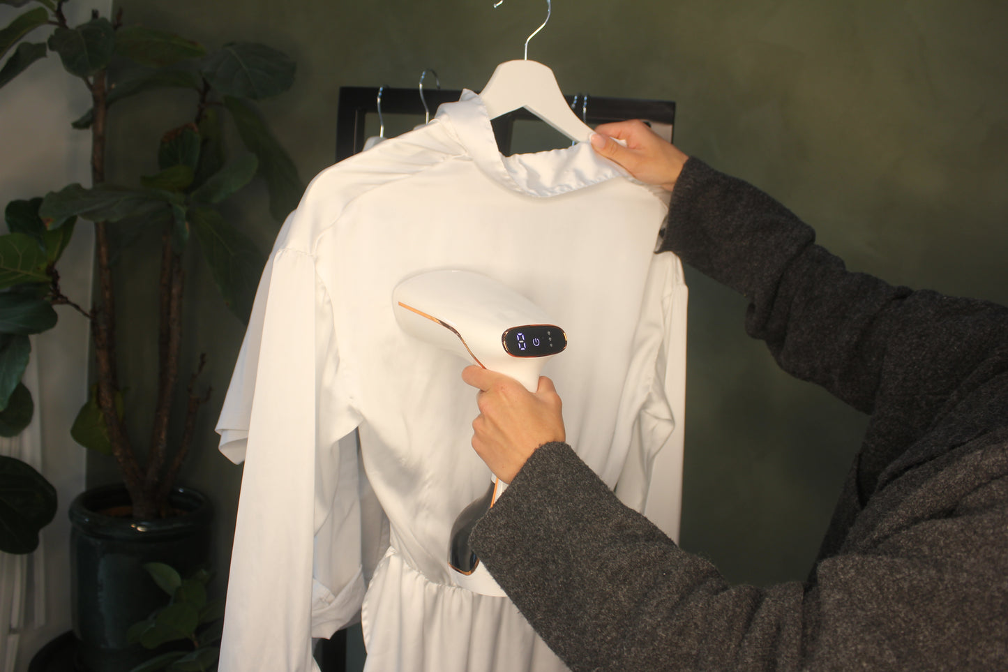 Tøjdamper GO – Effektiv steamer med LCD-display